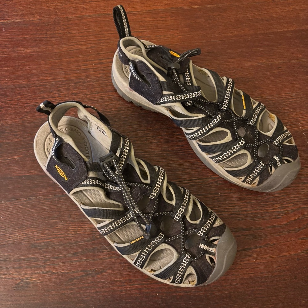 KEEN Whisper Closed Toe Sandals, size 8.5 - Picture 2 of 8